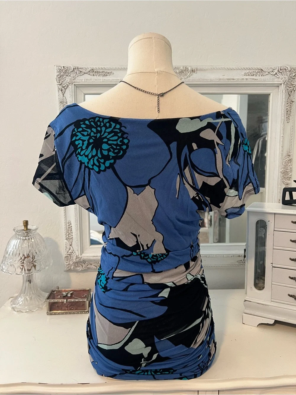 vintage blue floral print babydoll short sleeve top with ruched sides - Picture 4 of 5